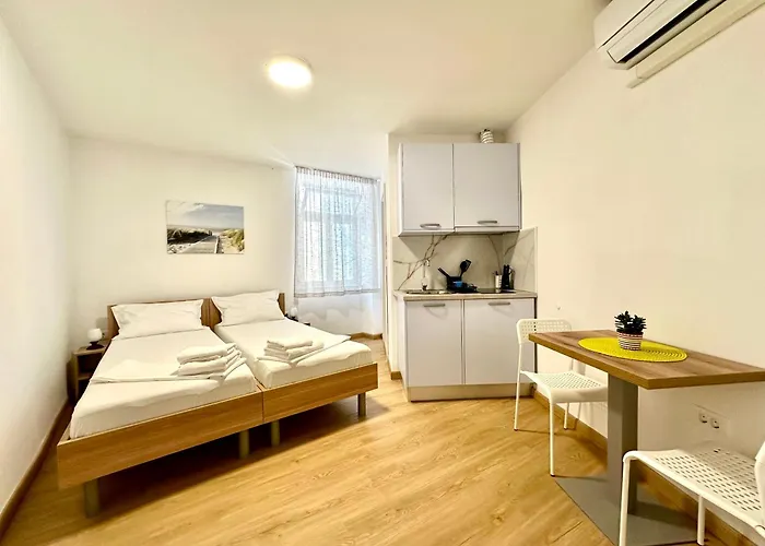 Casa Mirjan Apartment *